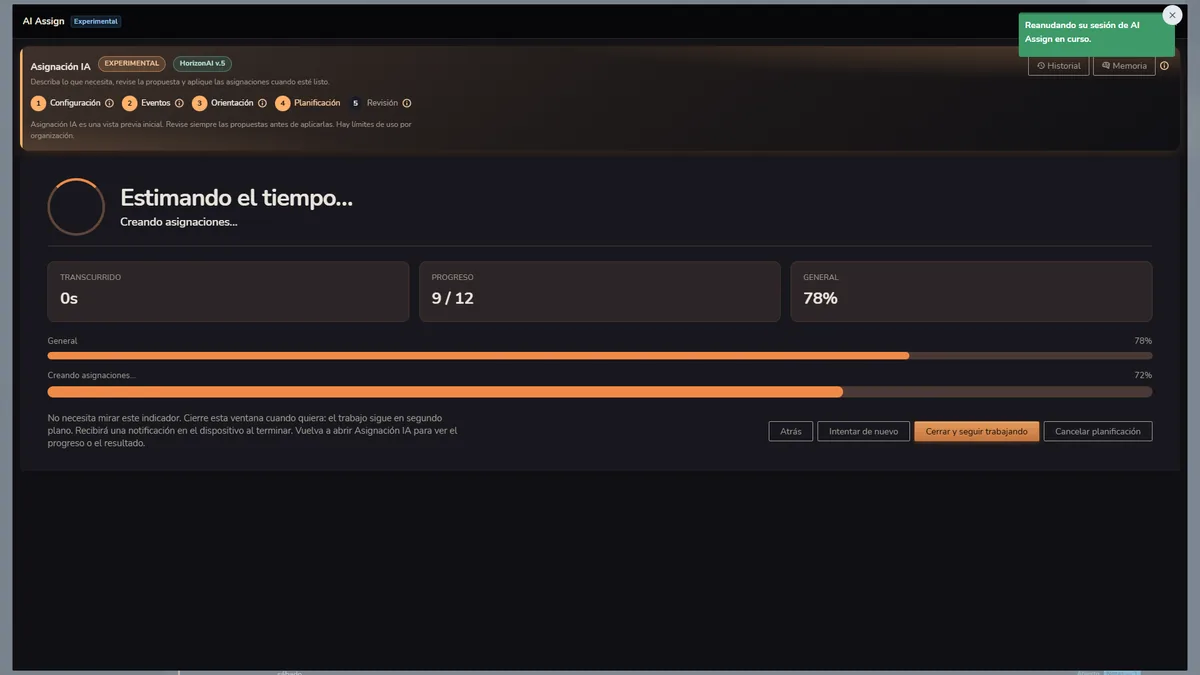 Progreso de AI Assign de Horizon Staff Scheduler en modo oscuro al redactar asignaciones de eventos y turnos